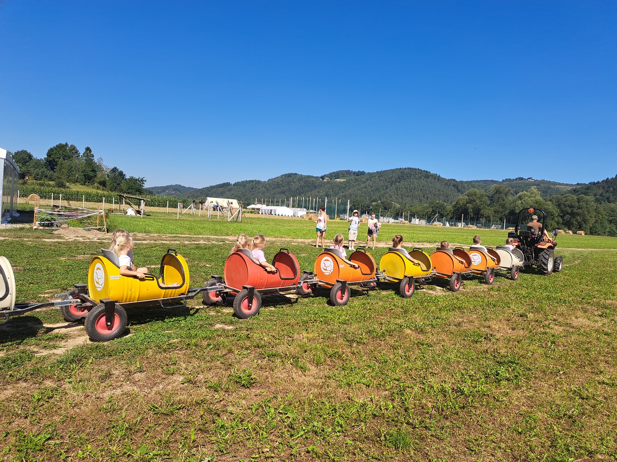 Wycieczka do „Smoczej Osady” w Żbikowicach- Lokomotywa w Nowym Sączu