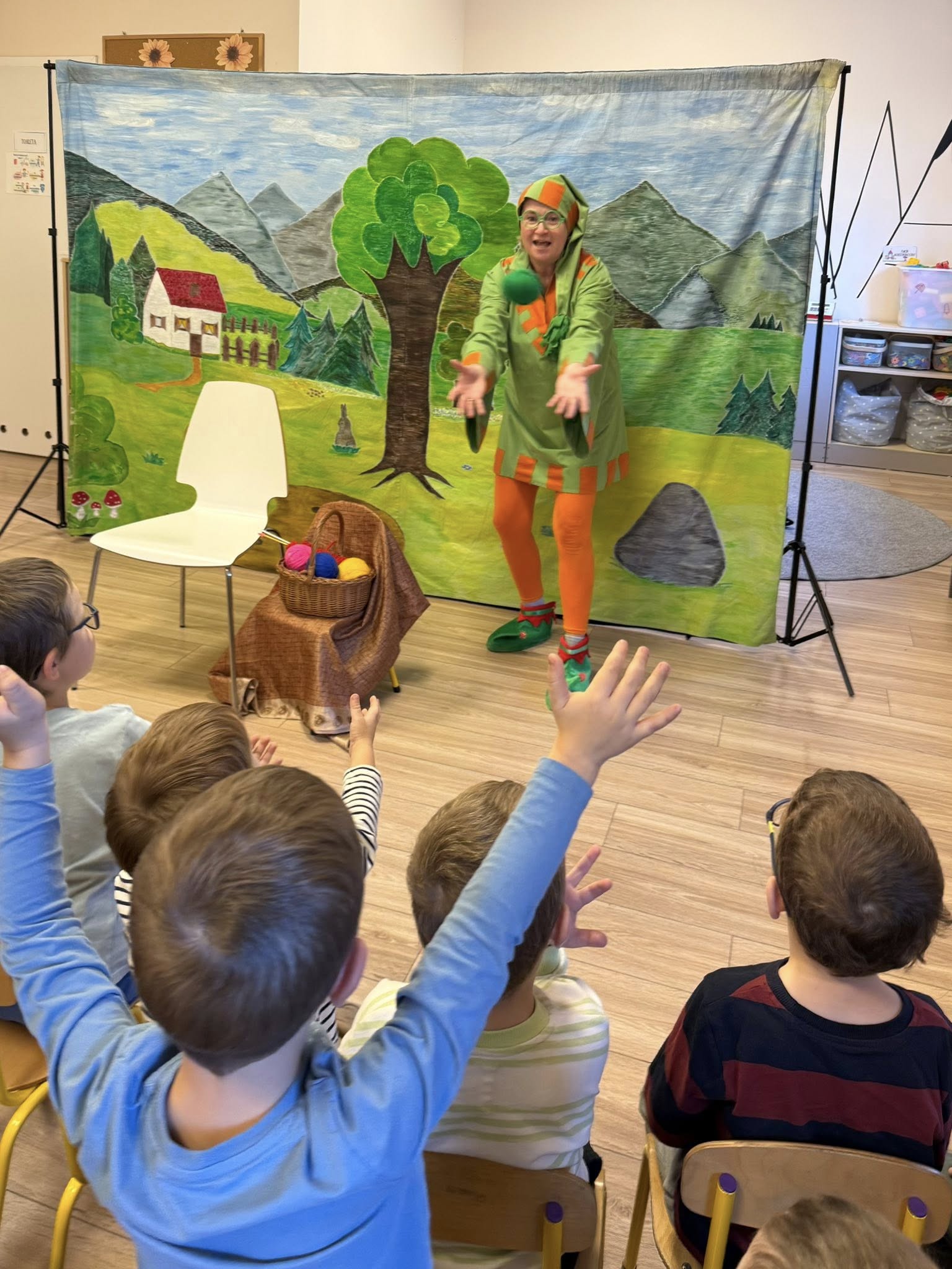 ,,O babci, krasnalkach i kolorowych kulkach